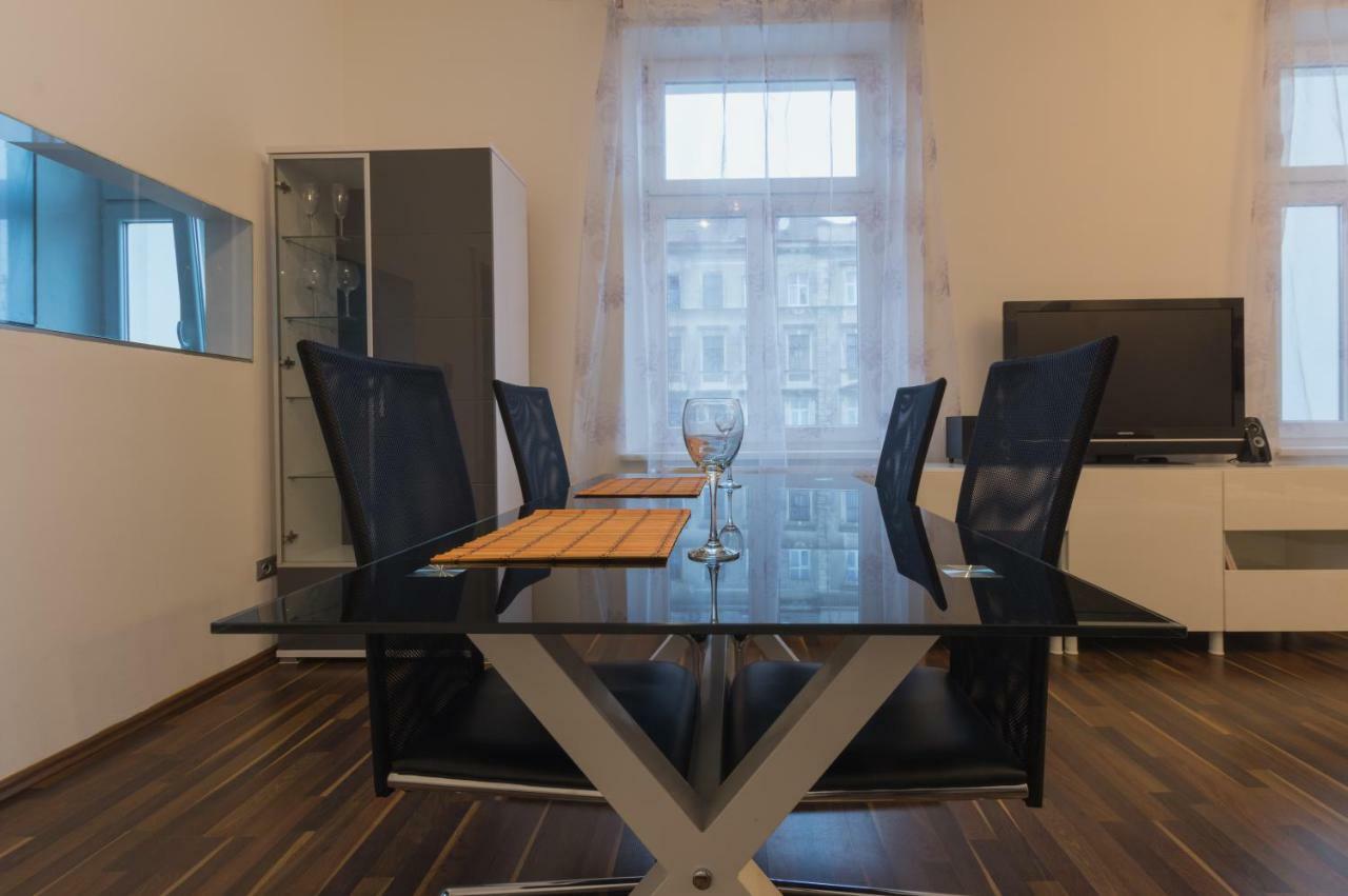 Spacious In Center With Terrace Apartment